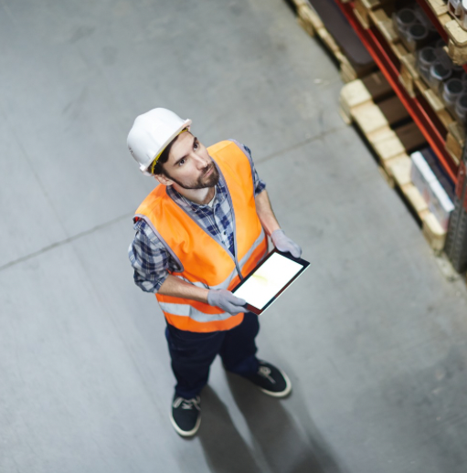 employee-checcking-stock-aura